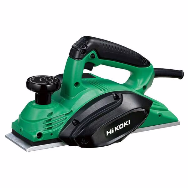 Електричний рубанок 580 Вт. Ширина стругання: 82 мм. Глибина стругання регулюється в межах 0-1,5 мм. Швидкість обертання: 17 000 об/хв.